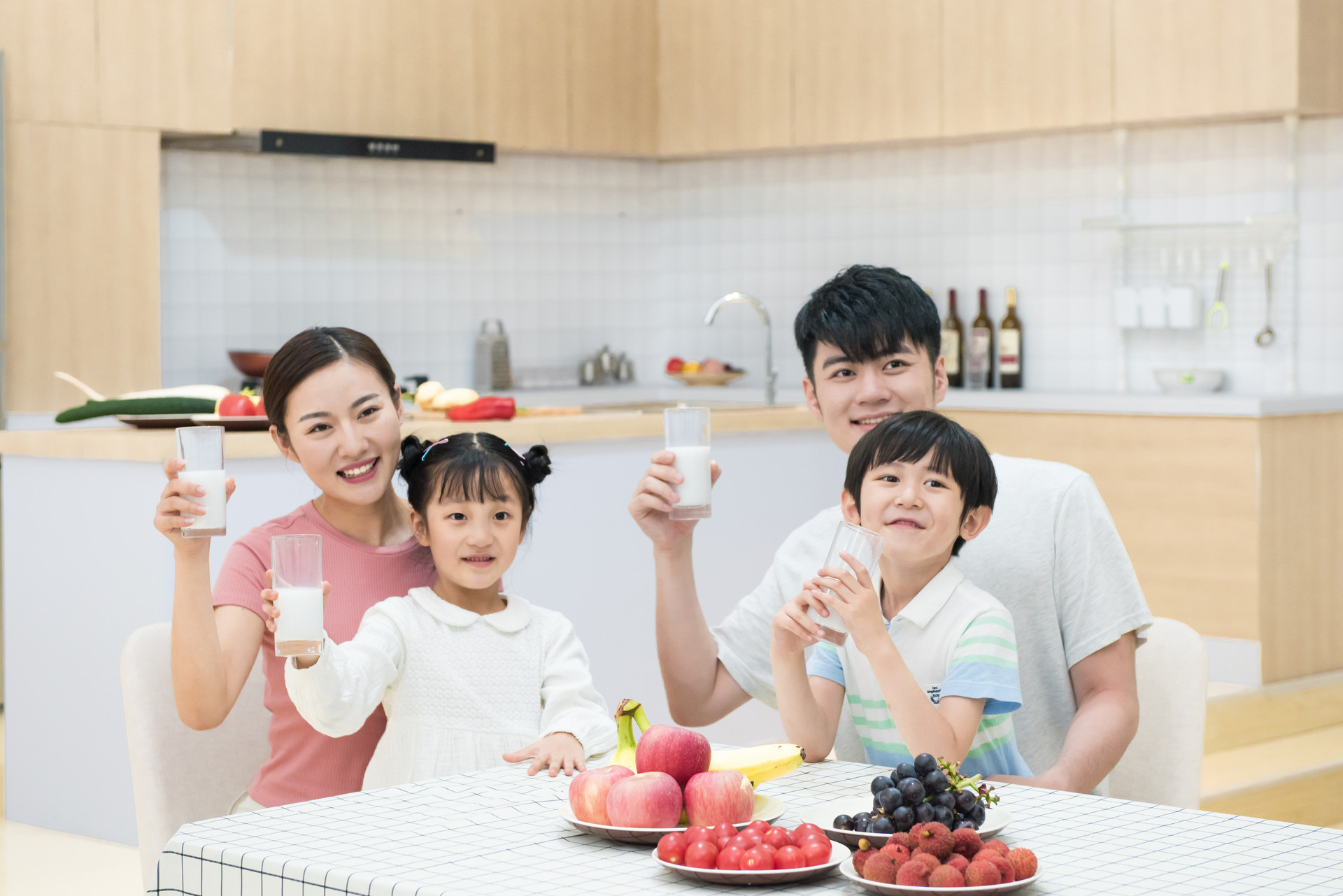 羊奶粉排行榜10強(qiáng)哪個(gè)好？應(yīng)該選擇哪些成分的羊奶粉？